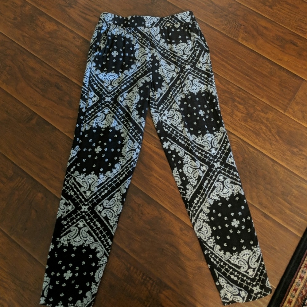 Patterned flowing plants